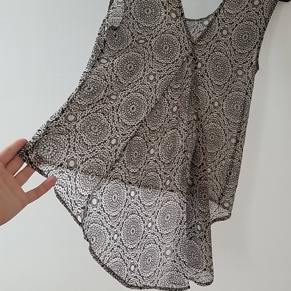 Unique camisole with tail like back (open!) - Picture 5 of 5